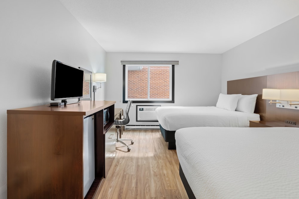 Fargo Inn and Suites - photo 10