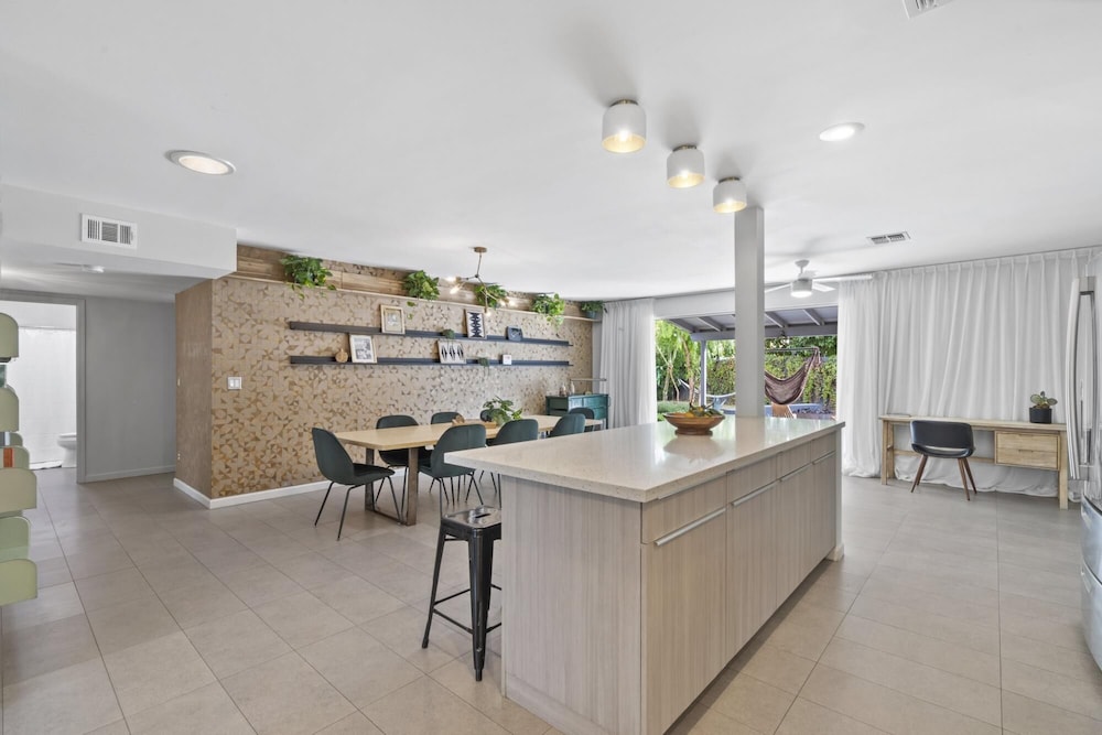 Mid Century Stunner By Homeslice Stays - photo 24
