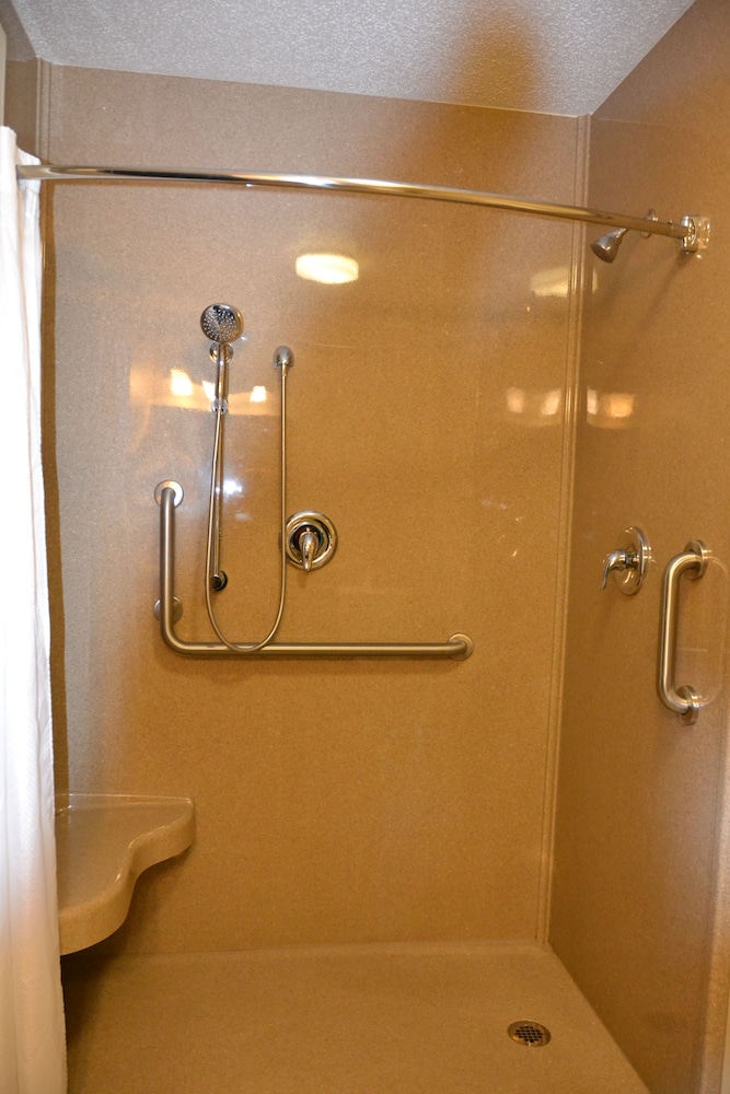 Carrington Inn & Suites - photo 26