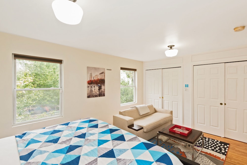 Racpanos Modern Stay on Forrest Street - photo 17