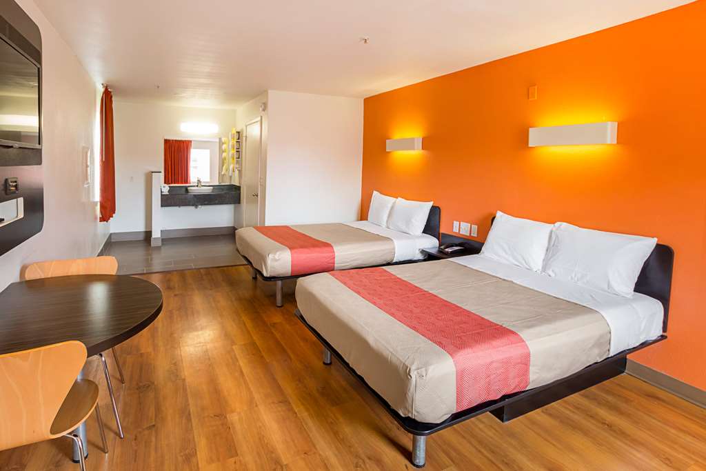 Motel 6 Grand Prairie TX Near Six Flags Drive - photo 14