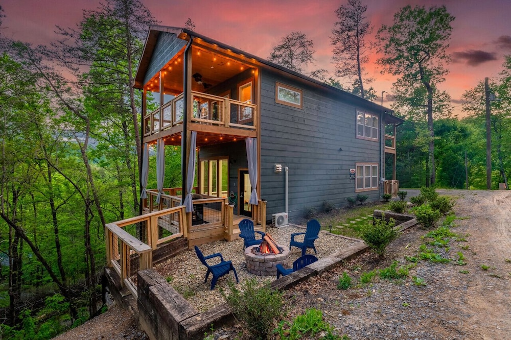 Grand Mountain View Lodge By Ghosal Luxury Lodging — 4-Star Luxury Hotel in Sevierville, United States