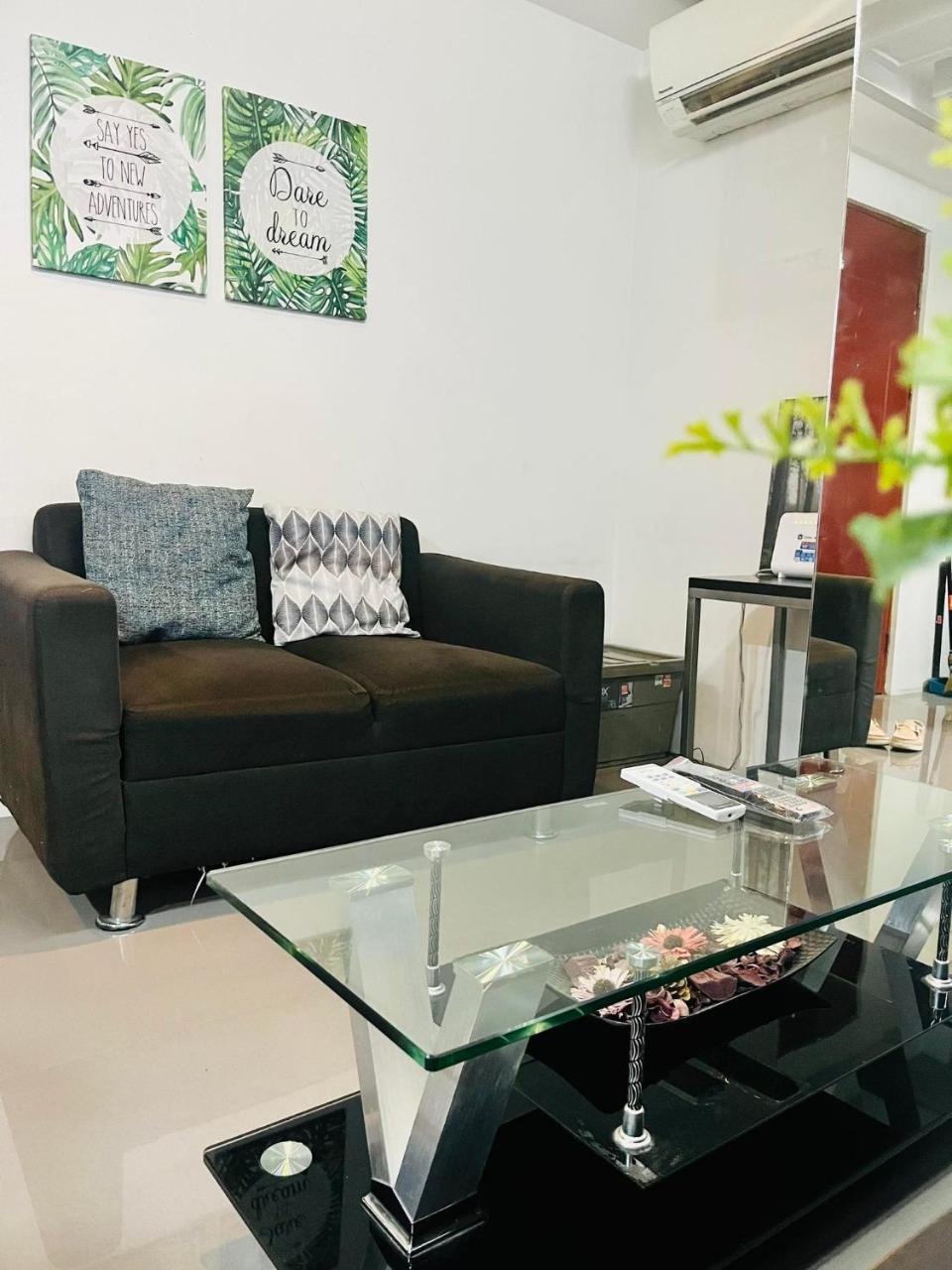 ADB Tower 1 bedroom with fast wifi and Netflix at Ortigas across Robinson’s Galleria in Manila, Philippines