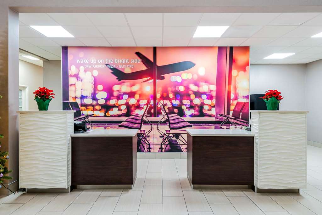 La Quinta Inn & Suites by Wyndham DFW Airport West Bedford - photo 6