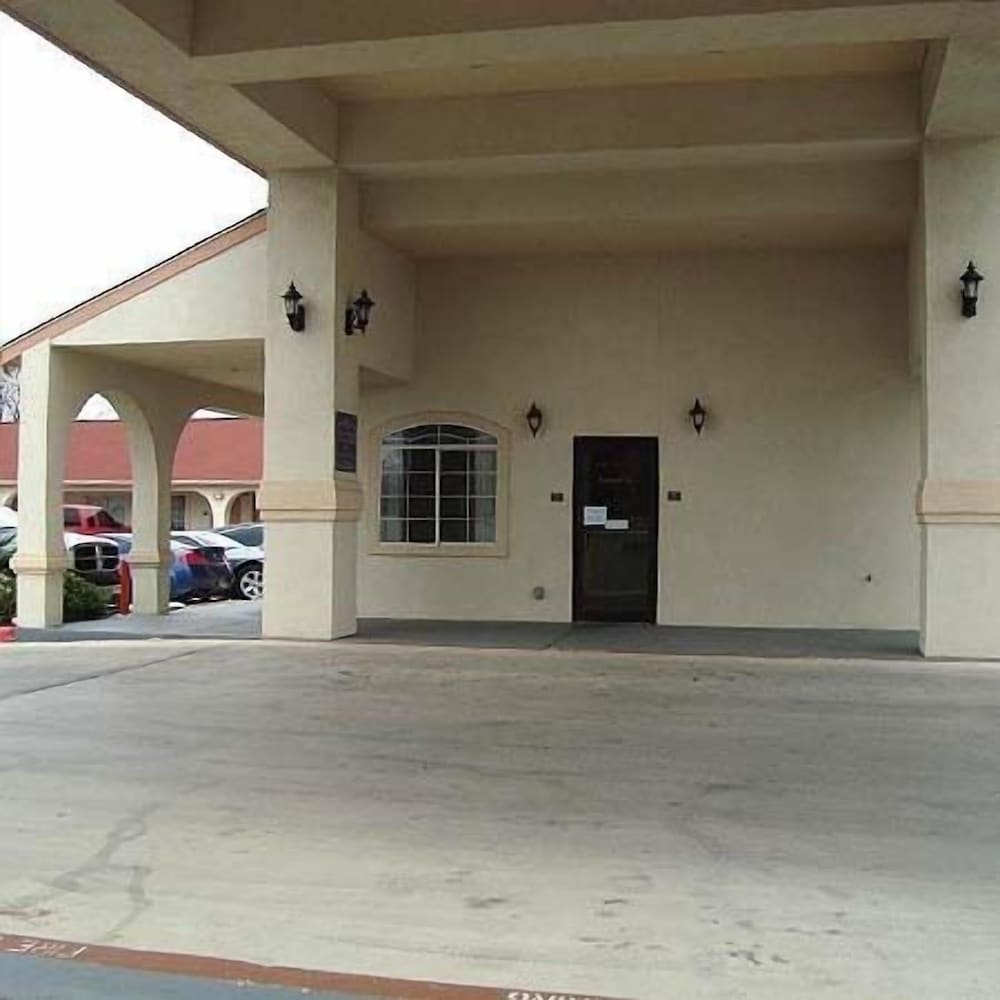 Winnquest Inn Near Ft. Sam Houston - photo 32