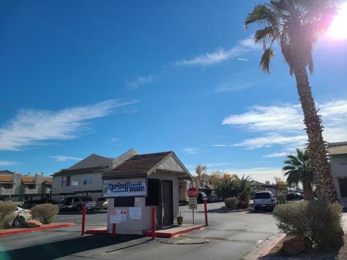 2bed 1 bath condo near Nellis afb & the strip — 4-Star Luxury Hotel in Las Vegas, United States