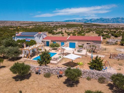 Secluded house with a swimming pool Kosljun Pag 22238 — 4-Star Luxury Hotel in Pag, Croatia