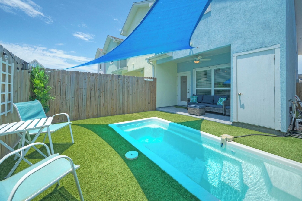 Peaceful Paradise Private Pool Balcony Views 5 Mins to Whitecap Beach in Corpus Christi, United States
