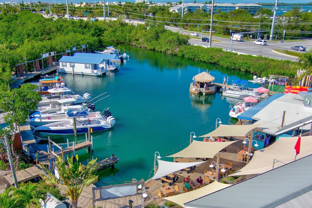 Aqua Lodges at Hurricane Hole Marina - photo 35