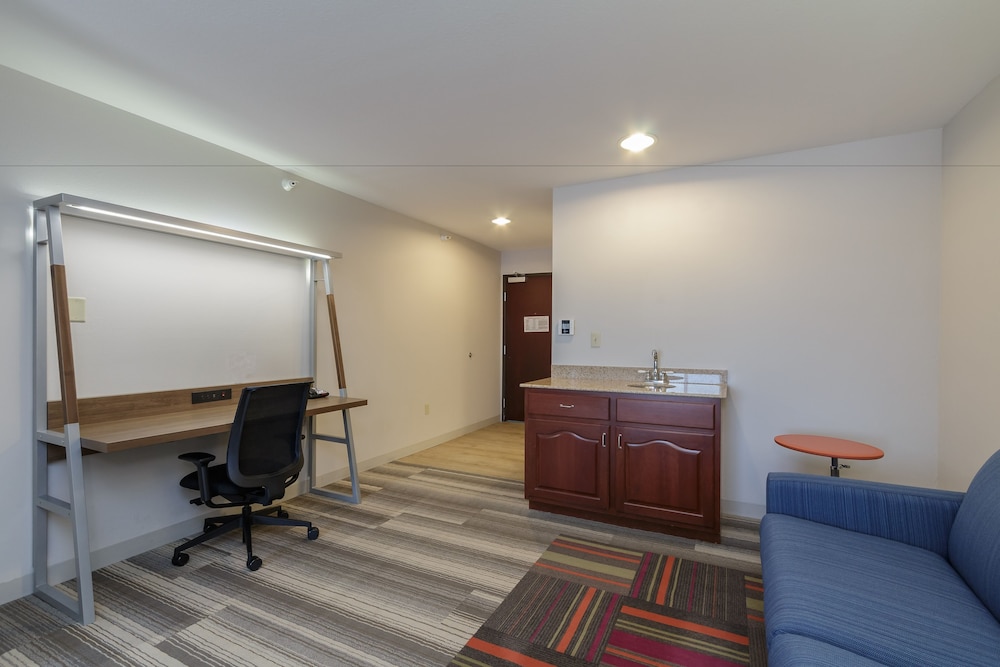 Holiday Inn Express Hotel & Suites South Bend by IHG - photo 37