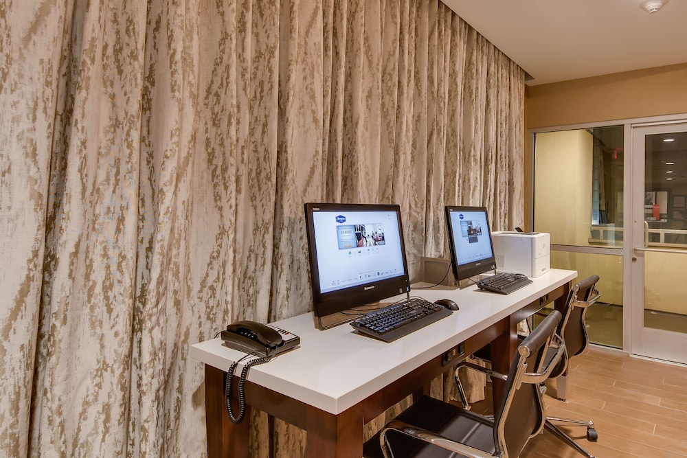 Hampton Inn & Suites Los Angeles Glendale - photo 61