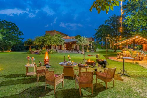 StayVista at Peacocks & Partridges with Amidst Greenery Terrace Indoor Fireplace Bar & Snooker Table — hotel in Hoshiarpur