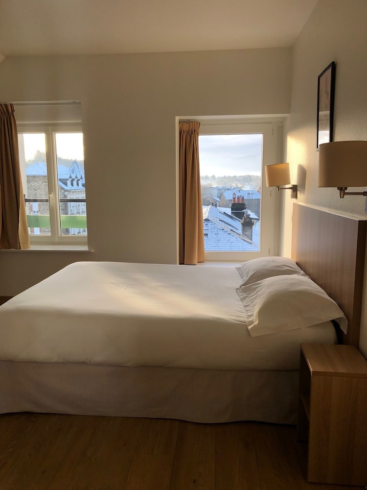 Le Grand Hôtel à Ussel — hotel in Ussel
