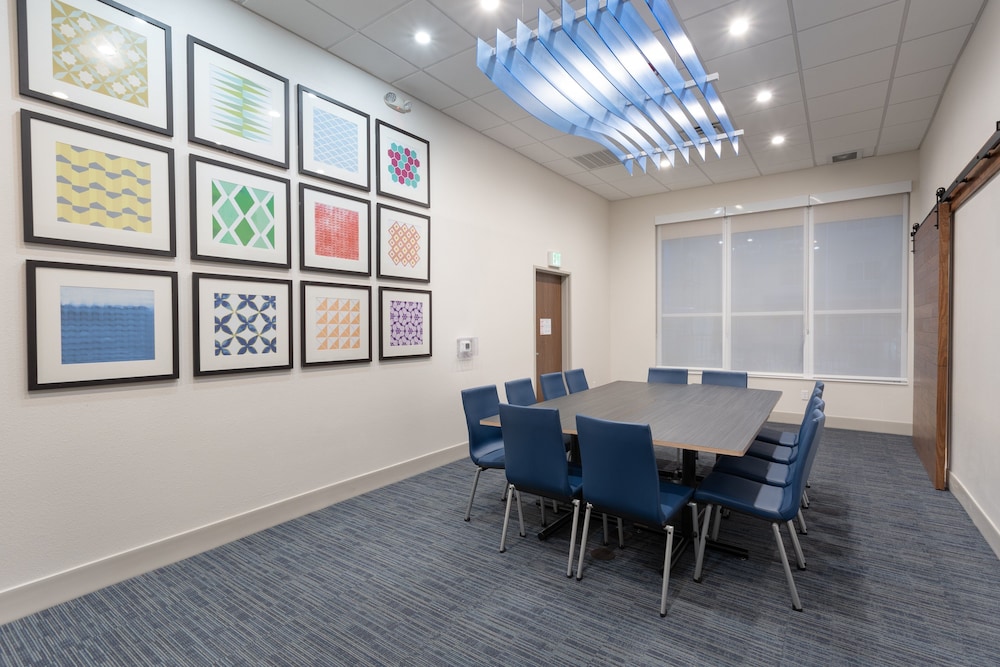 Holiday Inn Express & Suites Firestone Longmont by IHG - photo 33