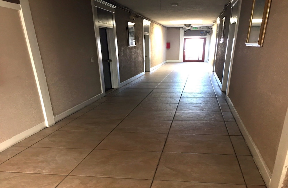 Monterey Inn Hotel - photo 54
