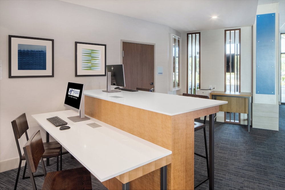 Holiday Inn Express & Suites Ft Myers Beach Sanibel Gateway by IHG - photo 31