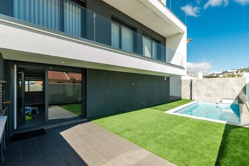 Prime House Lisbon — 4-Star Luxury Hotel in Famoes, Portugal