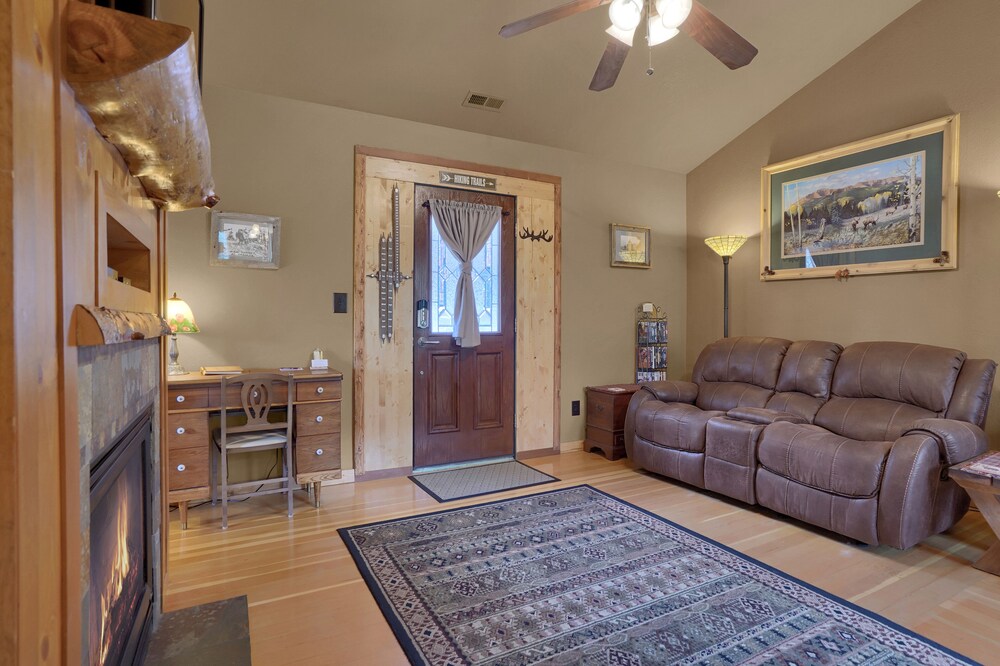 Pikes Peak Guest Cabin at Rocky Mountain Lodge - photo 13