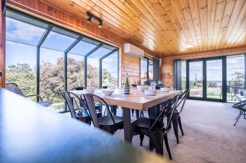 The Boathouse Freycinet Holiday Houses in Coles Bay, Australia