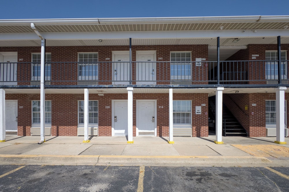 Capital O First Heritage Inn Rantoul IL I 57 - photo 52