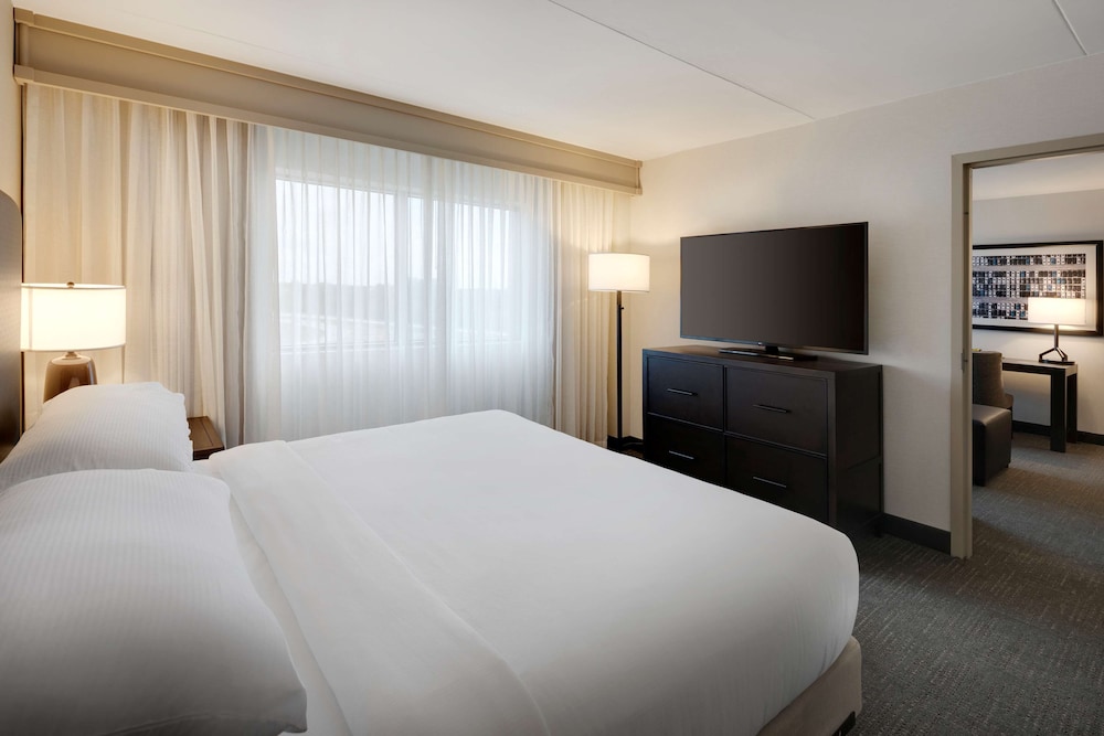 Embassy Suites by Hilton Detroit Troy Auburn Hills - photo 16
