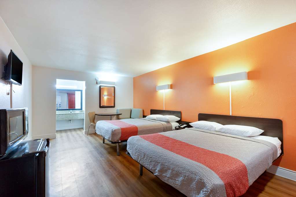 Motel 6 Houston TX East - photo 12