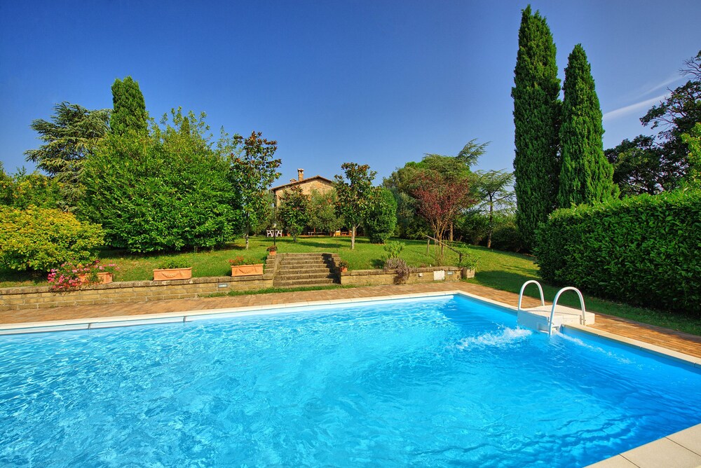 Casale Giulio — 4-Star Luxury Hotel in Sarteano, Italy