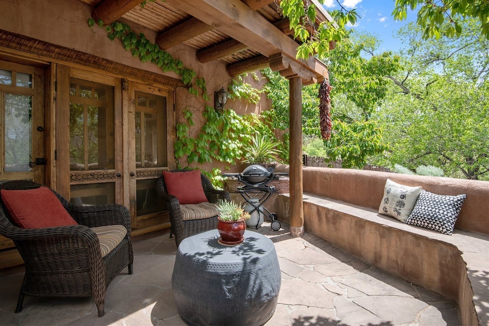 Buena Suerte Quintessential Eastside Pied a terre Fabulous Views and Patios Kiva Fireplace Walk to Canyon Rd. and the Plaza - photo 19