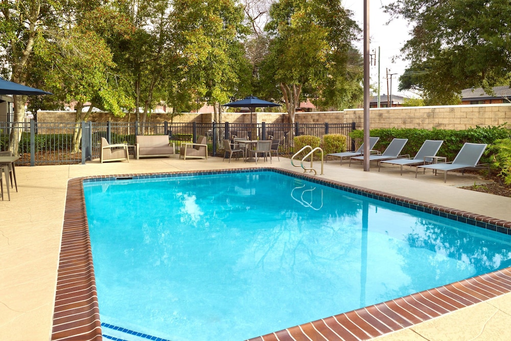 Courtyard By Marriott New Orleans Metairie — Metairie