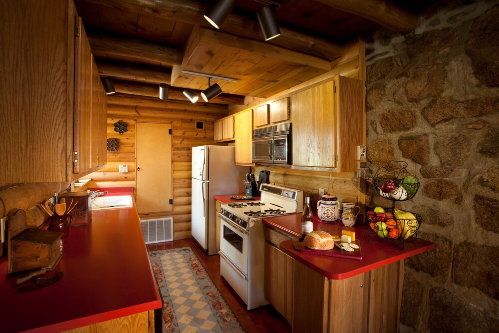 Alpine Village Suites - photo 25