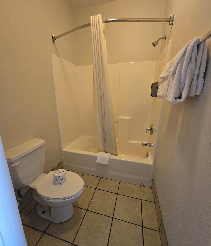 Whitesboro Inn & Suites - photo 14