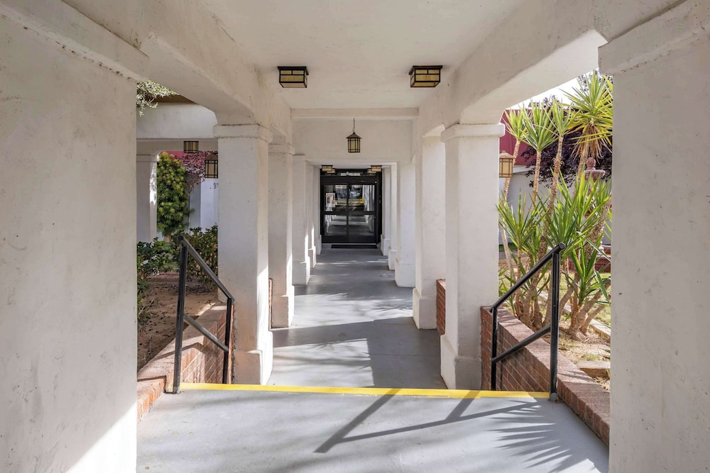 Quality Inn Barstow Route 66 - photo 48