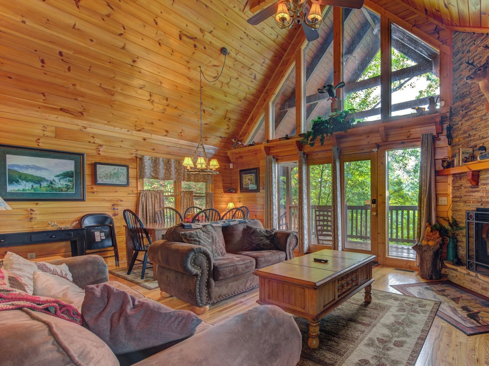 Komfy Kozy by Jackson Mountain Rentals — 4-Star Luxury Hotel in Gatlinburg, United States