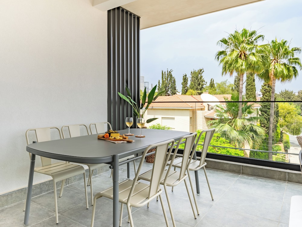 Sanders Evolution 2 Sweet 2 Bedroom Apartment With Balcony