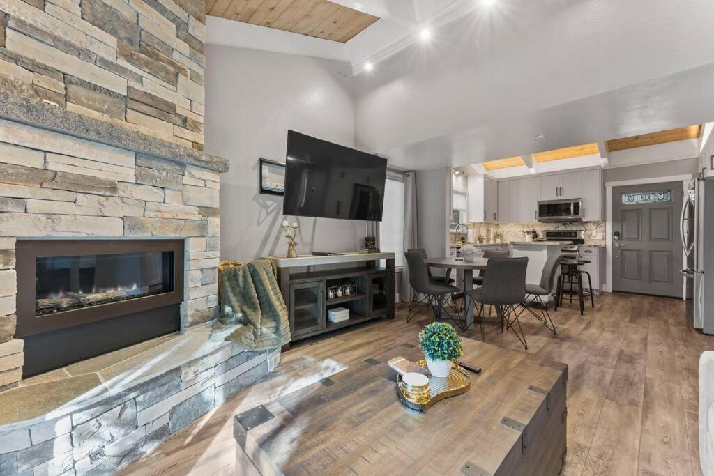 Tahoe Bliss: Ski Hike & Relax in Incline Village, United States