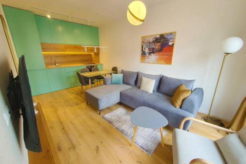Luxury Green Apartment Center Balcony View Free Parking — 4-Star Luxury Hotel in Pristina, Kosovo