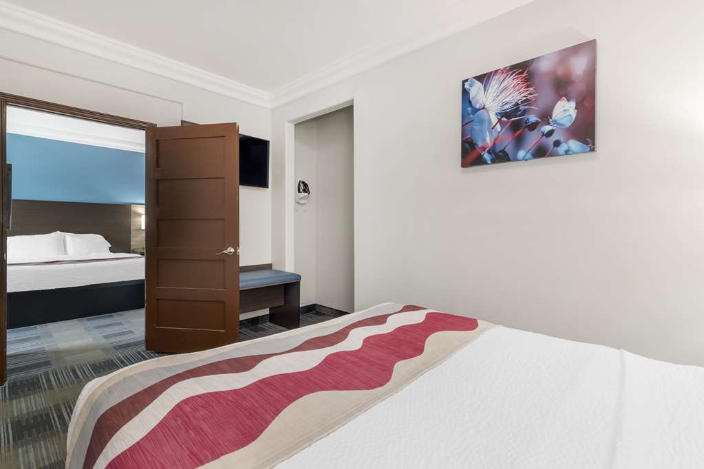 Best Western Medical Center North Inn & Suites Near Six Flags - photo 7