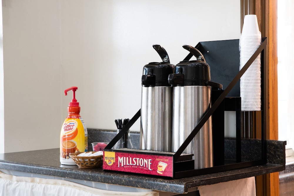 BlissPoint Inn & Suites - photo 28