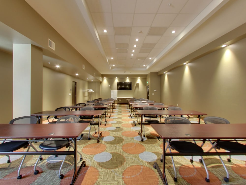 Staybridge Suites Madison Fitchburg - photo 96