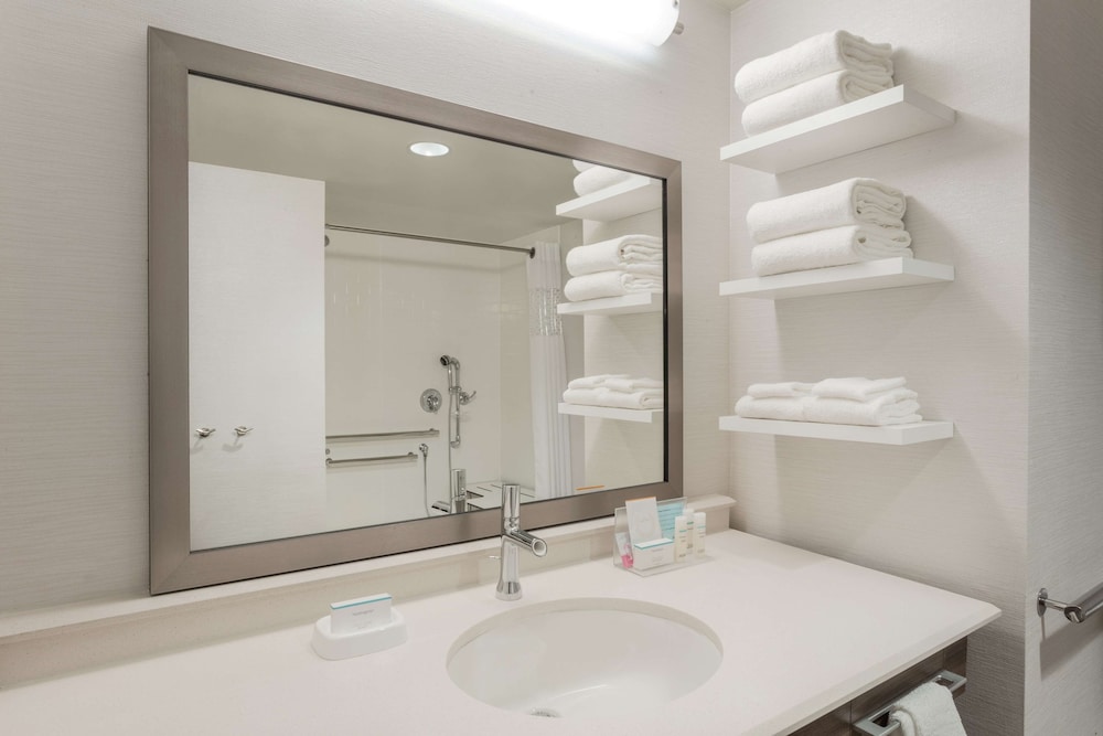 Hampton Inn & Suites Minooka - photo 18