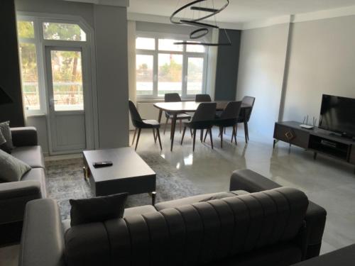 Luxury Z Apart Family Homes 2 Bedrooms WIFI near Metro Zeytinburnu Istanbul — 4-Star Luxury Hotel in Istanbul, Turkey