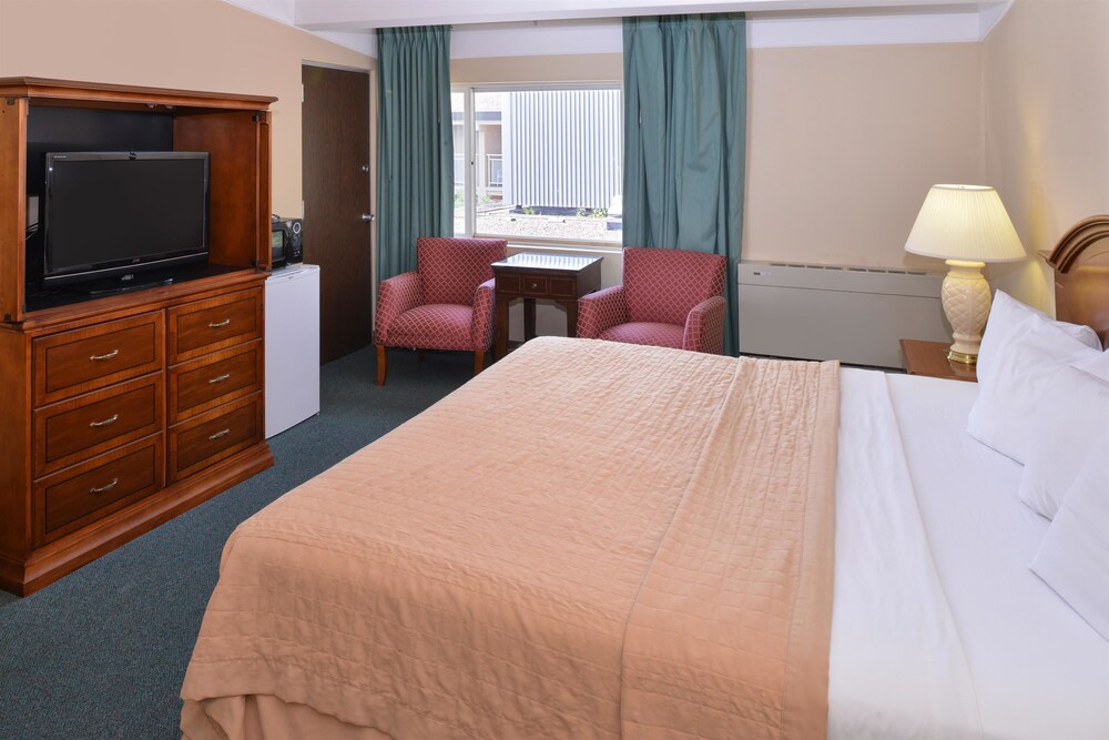 Americas Best Value Inn Campus View - photo 9