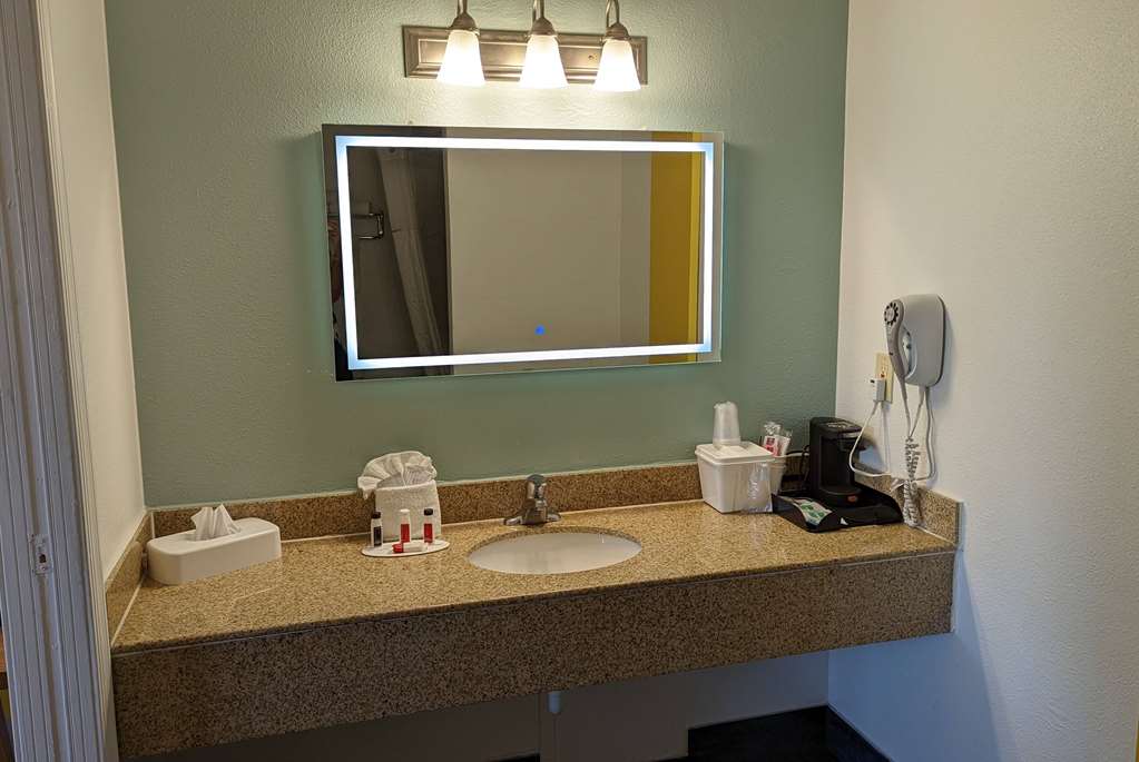 Days Inn by Wyndham Lake Havasu - photo 15