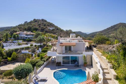 Pano Stalos Villas — 4-Star Luxury Hotel in Chania, Greece