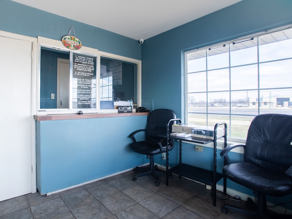 OYO Hotel Jacksboro TX Fort Richardson - photo 4