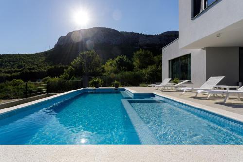 Modern Villa Elia with 40sqm heated pool 3 bedrooms and Split city views — 4-Star Luxury Hotel in Solin, Croatia