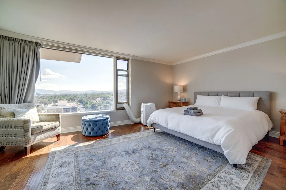 Luxe Dtwn Reno Penthouse 3 Mi to Casinos — 4-Star Luxury Hotel in Reno, United States