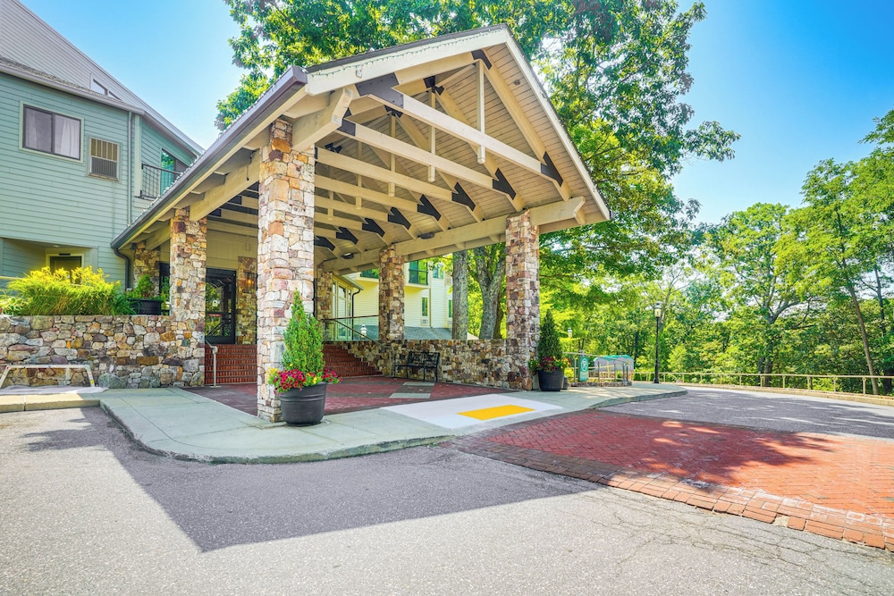 Hike Bike & Explore: Wintergreen Resort Condo - photo 20