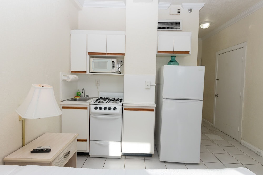 467 Studio Hollywood Beach Resort - photo 8