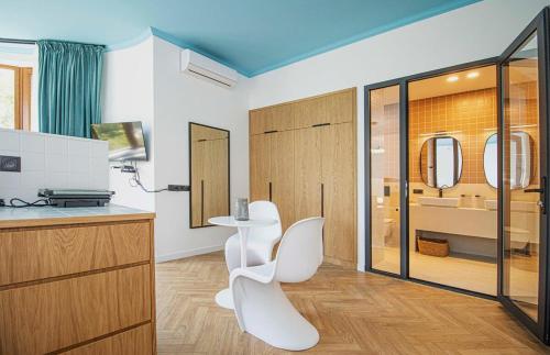 Panoramic Studio Apt in Tbilisi Center By Wehost